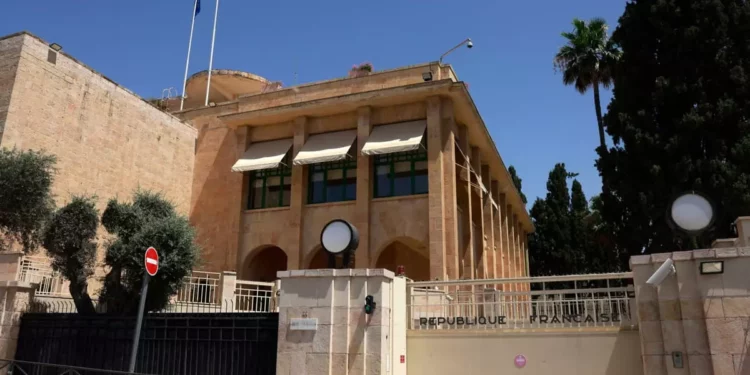 Francia advierte a Israel de severa respuesta por posible cierre de consulado