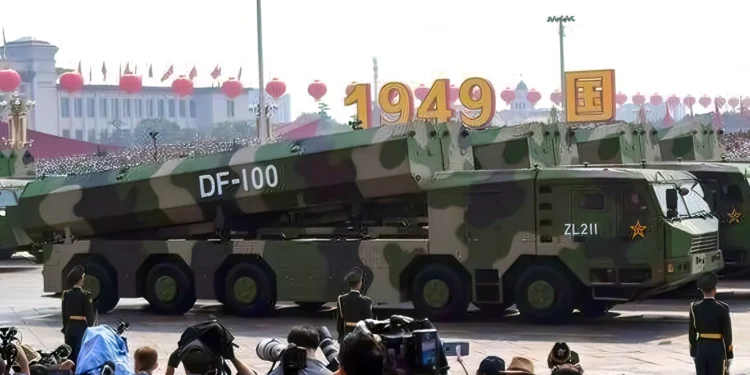 China revela el misil DF-100 que puede atacar Guam y EE. UU. a Mach 4