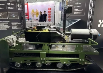 Rusia presenta Dronobus: UGV que amplía alcance de drones de fibra óptica