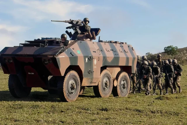Brasil dona 20 vehículos blindados EE-11 Urutu a Paraguay