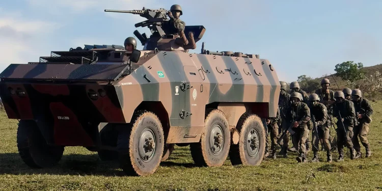 Brasil dona 20 vehículos blindados EE-11 Urutu a Paraguay