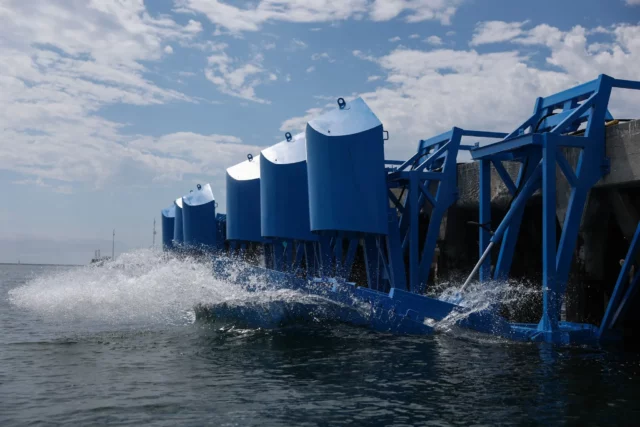Eco Wave Power de Israel genera electricidad a partir de las olas en Puerto de Los Ángeles