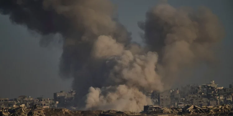 Siete soldados israelíes heridos por explosión en carretera de Gaza