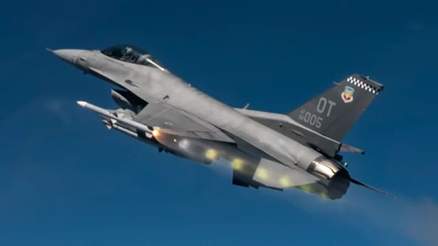 Raytheon aumenta “significativamente” el alcance del AMRAAM