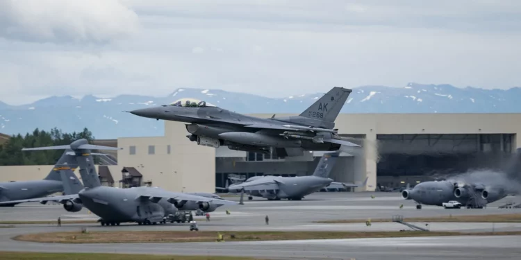 Tres interceptaciones de aviones rusos Il-20 en una semana cerca de Alaska