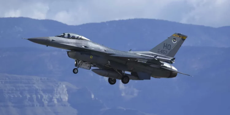 El plan de Polonia para sus F-16: $3.800 millones en modernización