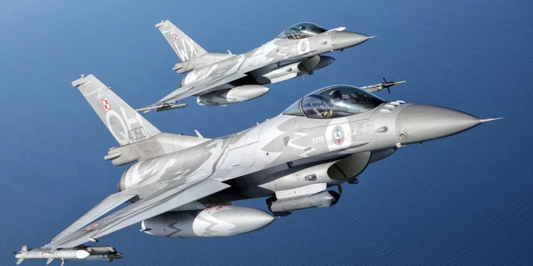 Polonia adquiere Viper Shield para modernizar flota de F-16