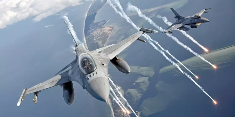 Aviones polacos F-16C Block 52+ en vuelo. (Crédito de la imagen: Bartek Bera / ministerio de Defensa de Polonia)