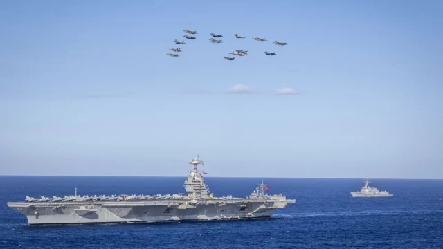 Aviones F-35 y F/A-18F Super Hornet simulan ataques en Rumanía