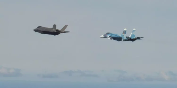 Tensión al máximo: F-35 de la OTAN interceptan Su-24 y Su-27 rusos