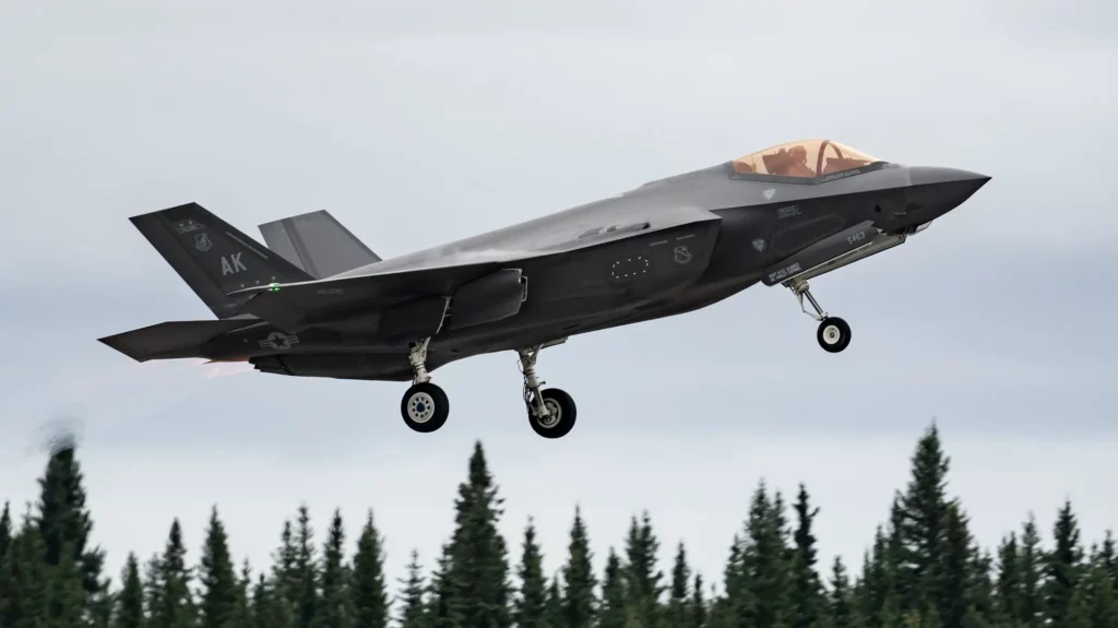 Un F-35 de $197 millones se estrelló por fluido contaminado con agua