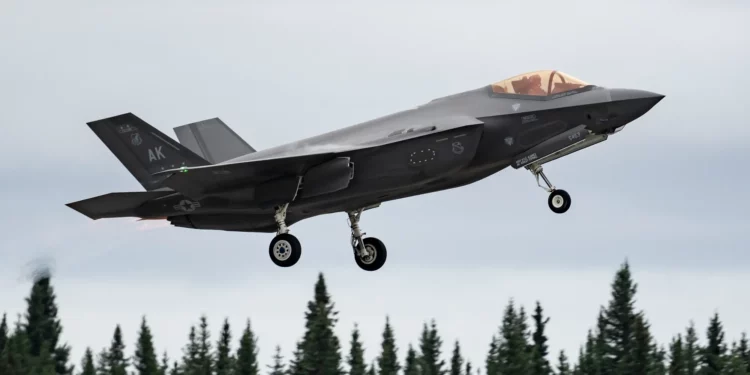 Un F-35 de $197 millones se estrelló por fluido contaminado con agua
