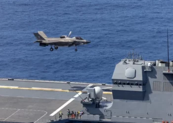 Cazas F-35B británicos y estadounidenses aterrizan en el JS Kaga de Japón