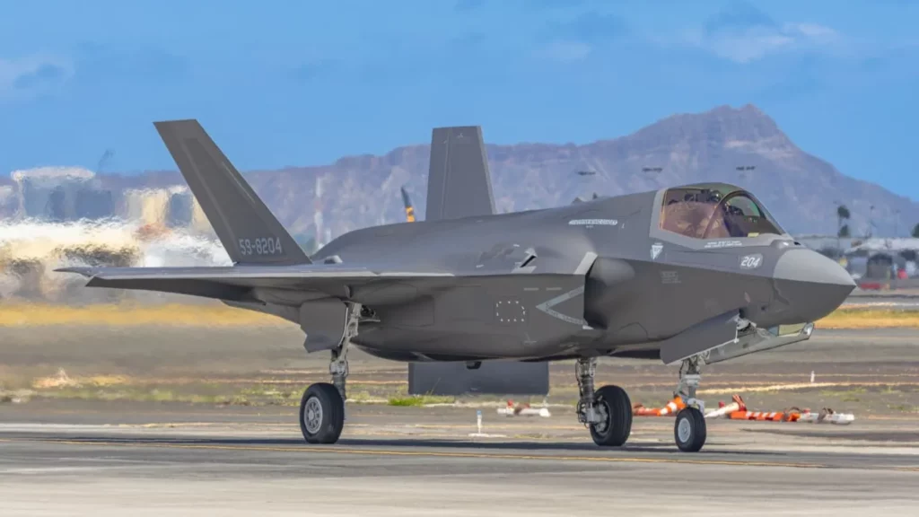 Avistados los primeros aviones furtivos F-35B de camino a Japón