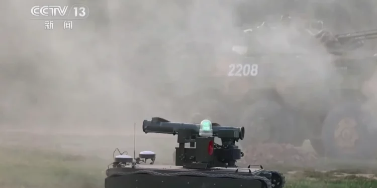 China despliega drones terrestres con lanzacohetes