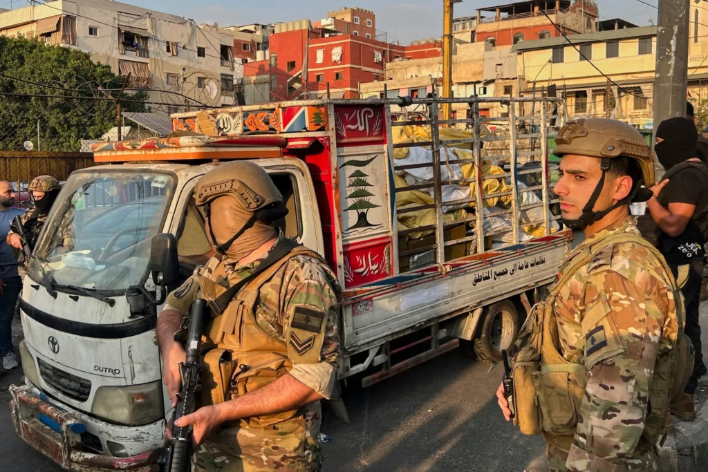 Facciones palestinas del Líbano entregan sus armas al ejército