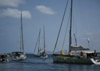 Familias de rehenes zarpan para pedir liberación de sus seres queridos