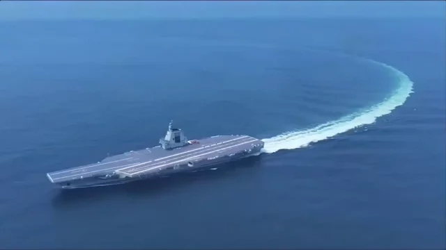 China comisiona su tercer portaaviones Fujian para expandir operaciones en el Pacífico e Índico