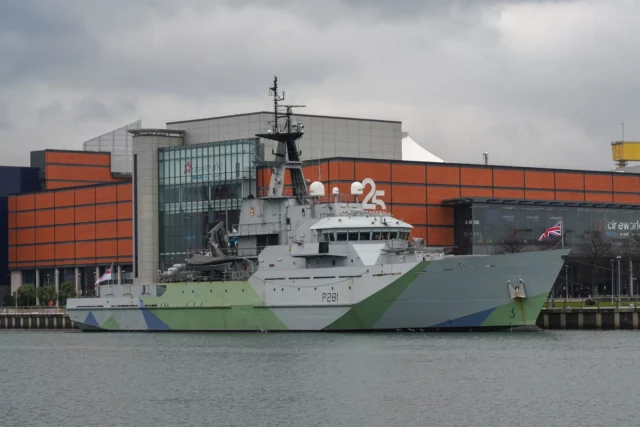 El HMS Tyne lidera la vigilancia británica de submarinos rusos