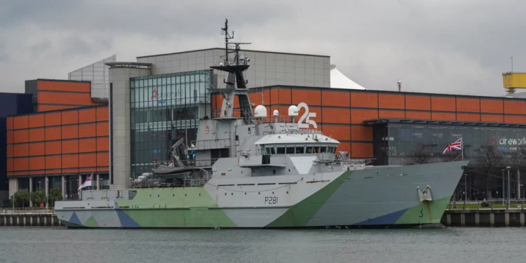 El HMS Tyne lidera la vigilancia británica de submarinos rusos