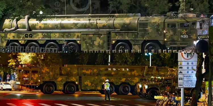 China presenta el HQ-29: un misil que destruye satélites militares