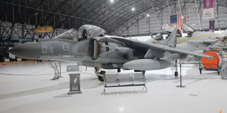 El último vuelo de la leyenda: despedida amarga del AV-8B+ Harrier II