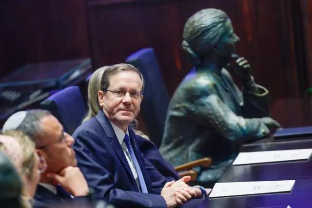 Herzog dice que Israel “siempre se ha esforzado por la paz con los palestinos”
