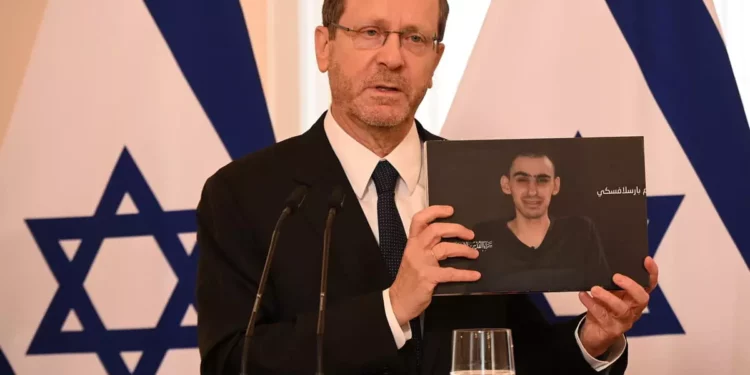 Herzog pide a la comunidad internacional que trabaje por la liberación de los rehenes de Gaza