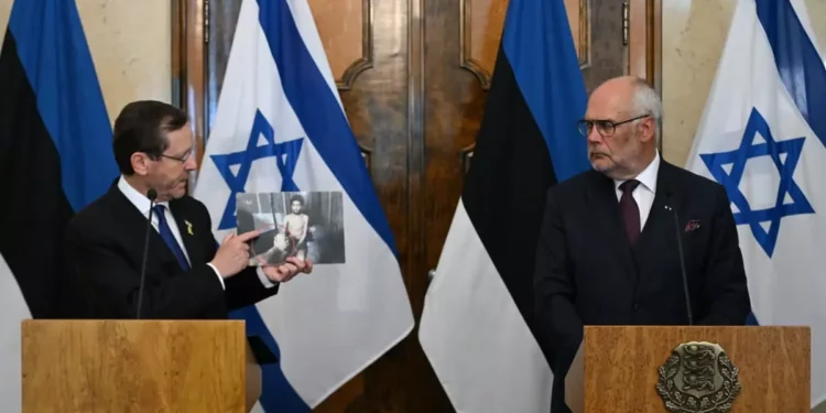 Herzog insta al mundo a “no caer en las mentiras de Hamás”