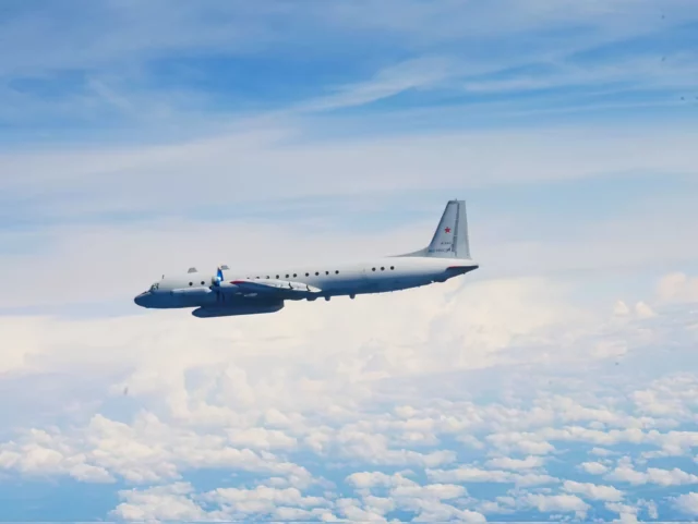 Los F-16 de USAF persiguen un Il-20M ruso sobre el Ártico