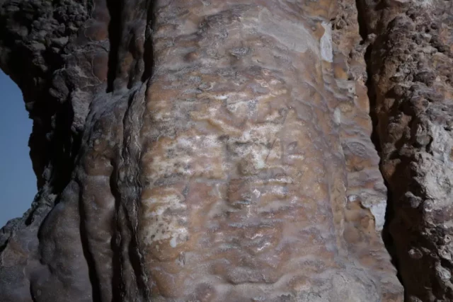 “Ha muerto el Abba de Naburya”: Hallan inscripción de 1.900 años en cueva del mar muerto