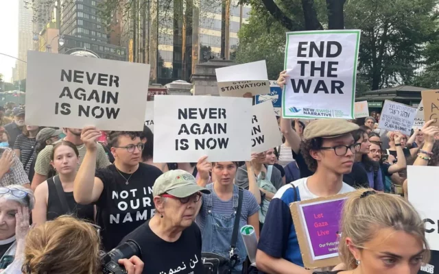 Judíos de izquierda protestan contra Israel en NY: “Detengan la limpieza étnica”
