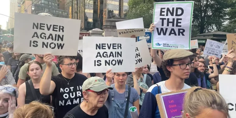 Judíos de izquierda protestan contra Israel en NY: “Detengan la limpieza étnica”