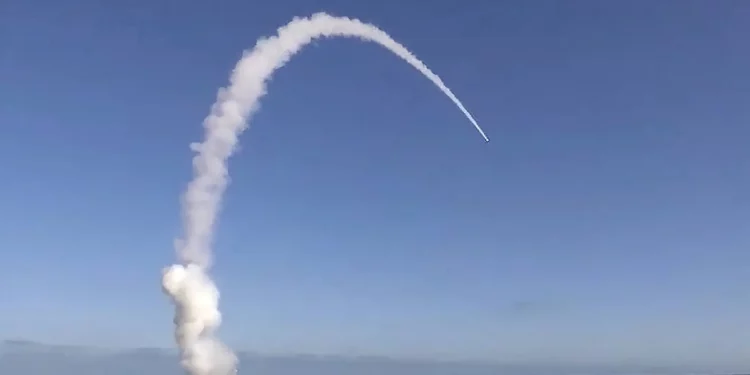 Rusia lanza misiles Kalibr y Uran en el mar de Japón
