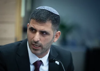 Ministro de Comunicaciones insta a militares a cortar vínculos con Haaretz