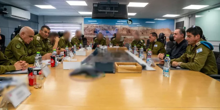 Katz visita el Comando Sur de las FDI para repasar los planes de batalla en Gaza