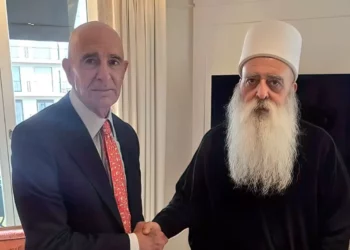 Líder druso israelí se reúne con el enviado estadounidense Barrack en París