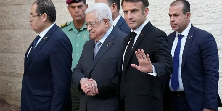 La política de Macron: Apaciguar a islamistas mientras confronta a Israel