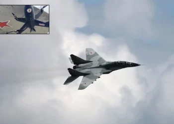 Rusia adapta caza MiG-29 con dron interceptor fijado a ala