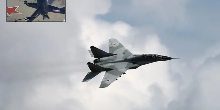 Rusia adapta caza MiG-29 con dron interceptor fijado a ala
