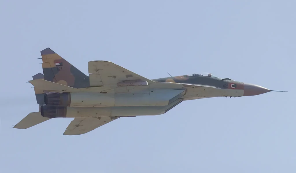Un MiG-29 sudanés derriba un avión emiratí con mercenarios colombianos