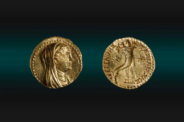 Moneda de oro con retrato de Berenice II hallada en Jerusalén