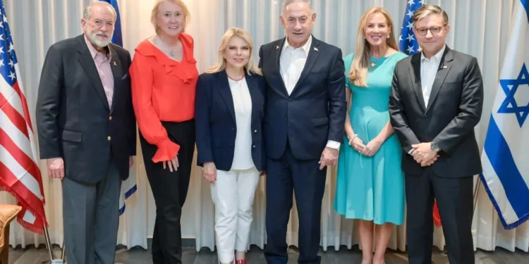 Netanyahu recibe a Mike Johnson en Shiló durante visita privada a Israel