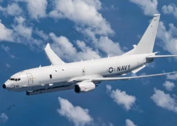 Un P-8 Poseidón en vuelo con el AAS instalado. (Crédito de la imagen: Fuerza Aérea de EE. UU. / Sargento Tiffany A Emery)