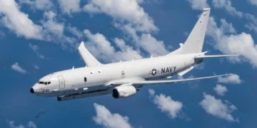 Un P-8 Poseidón en vuelo con el AAS instalado. (Crédito de la imagen: Fuerza Aérea de EE. UU. / Sargento Tiffany A Emery)