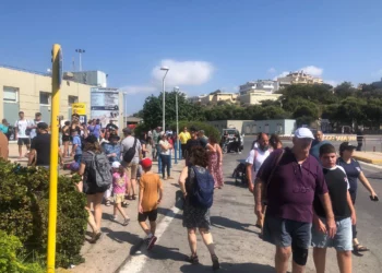 Turistas israelíes atacados por manifestantes en puerto de Creta