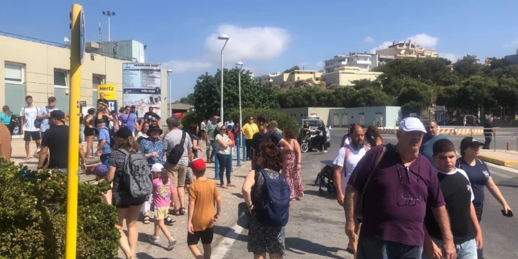 Turistas israelíes atacados por manifestantes en puerto de Creta