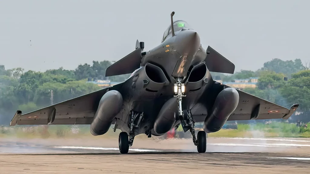 India perdió un Rafale porque subestimó alcance del PL-15 chino