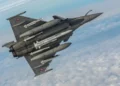 Rafale B de Escadron de Chasse 2/4 'La Fayette' con un misil inerte ASMP-A en 2019. (Crédito de la imagen: Armée de l'Air et de l'Espace / Laure-Anne Maucorps)