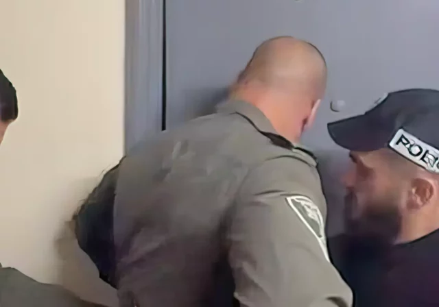 Policía israelí detiene a 102 palestinos ilegales en Tel Aviv